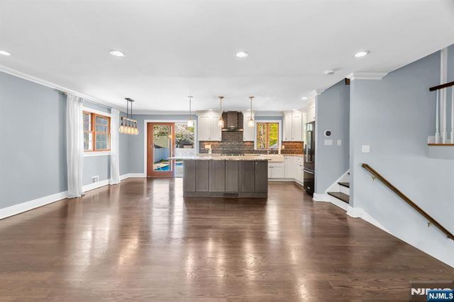 53 Smithfield Road, Waldwick, NJ 07463