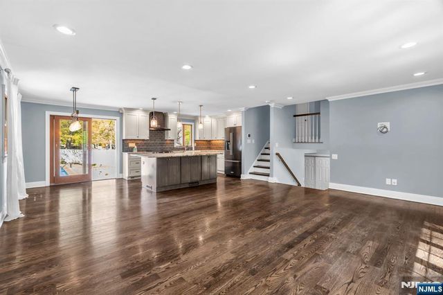 53 Smithfield Road, Waldwick, NJ 07463