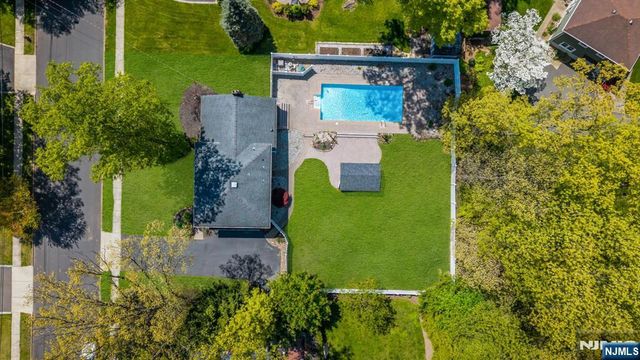 53 Smithfield Road, Waldwick, NJ 07463