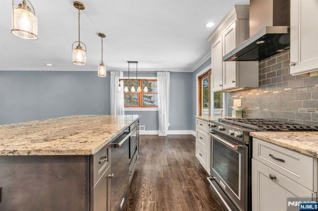 53 Smithfield Road, Waldwick, NJ 07463