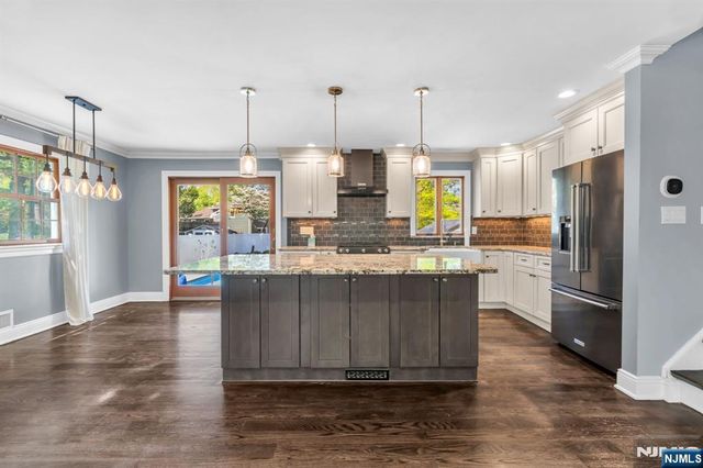53 Smithfield Road, Waldwick, NJ 07463