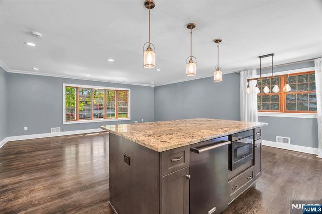 53 Smithfield Road, Waldwick, NJ 07463