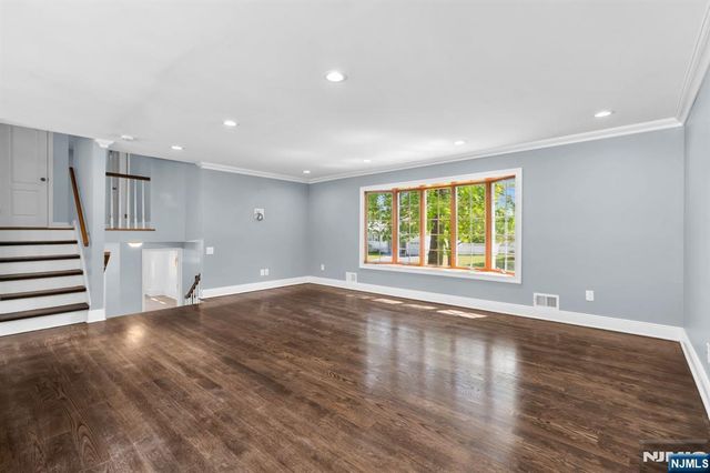 53 Smithfield Road, Waldwick, NJ 07463