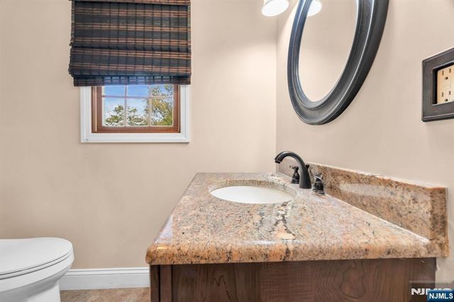 53 Smithfield Road, Waldwick, NJ 07463