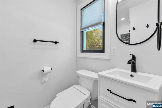 53 Smithfield Road, Waldwick, NJ 07463