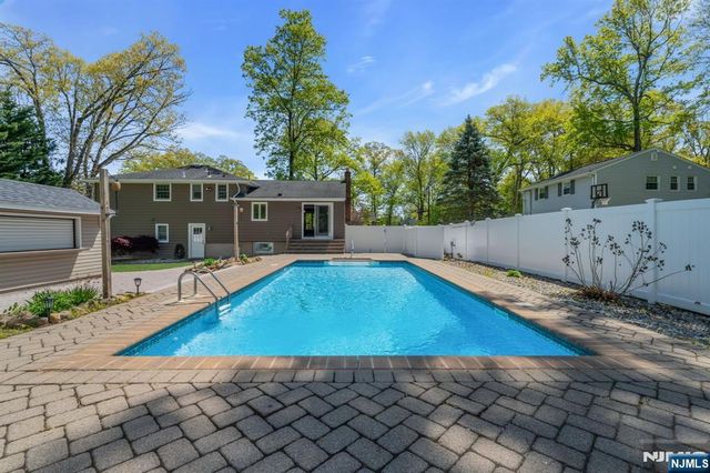 53 Smithfield Road, Waldwick, NJ 07463