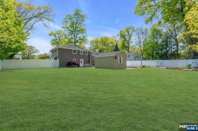 53 Smithfield Road, Waldwick, NJ 07463