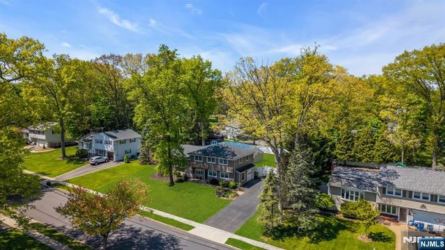 53 Smithfield Road, Waldwick, NJ 07463