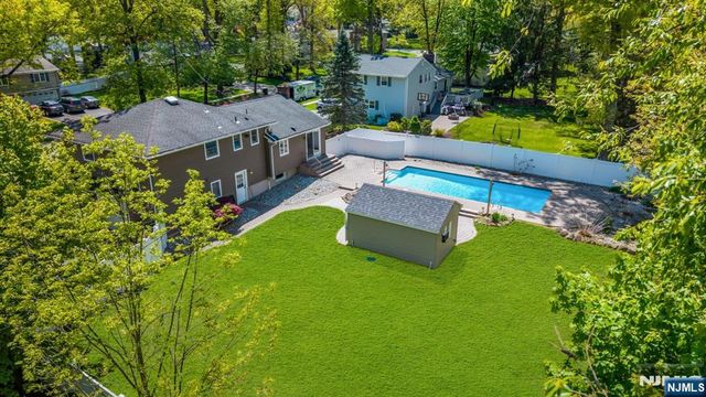 53 Smithfield Road, Waldwick, NJ 07463