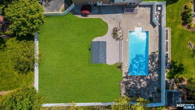 53 Smithfield Road, Waldwick, NJ 07463