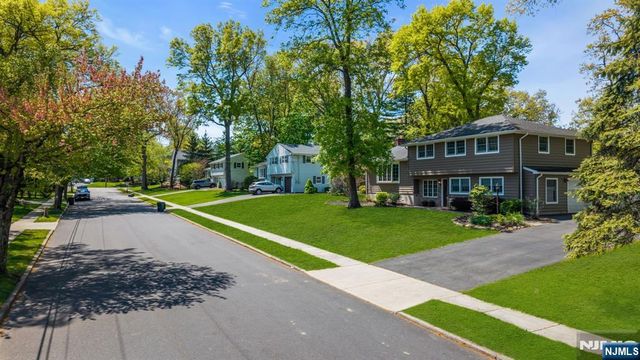 53 Smithfield Road, Waldwick, NJ 07463