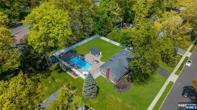 53 Smithfield Road, Waldwick, NJ 07463