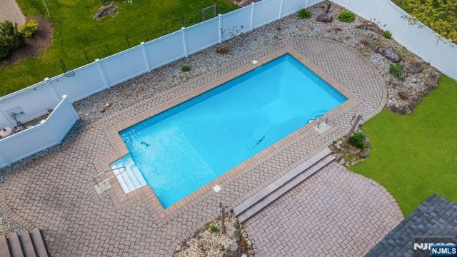 53 Smithfield Road, Waldwick, NJ 07463