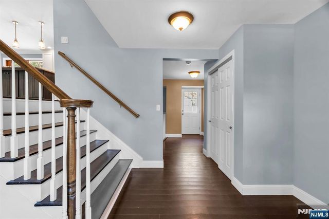 53 Smithfield Road, Waldwick, NJ 07463