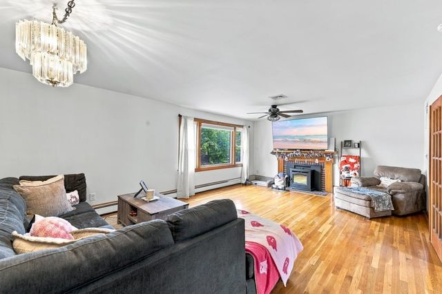 6 Oakhurst Street, Ayer, MA 01432