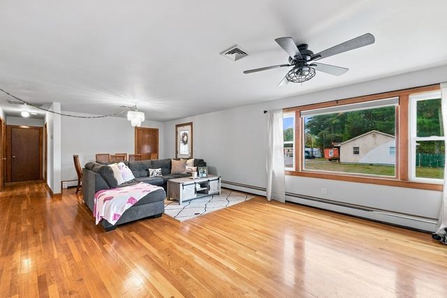 6 Oakhurst Street, Ayer, MA 01432