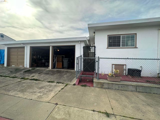 2050 102Nd Ave, Oakland, CA 94603