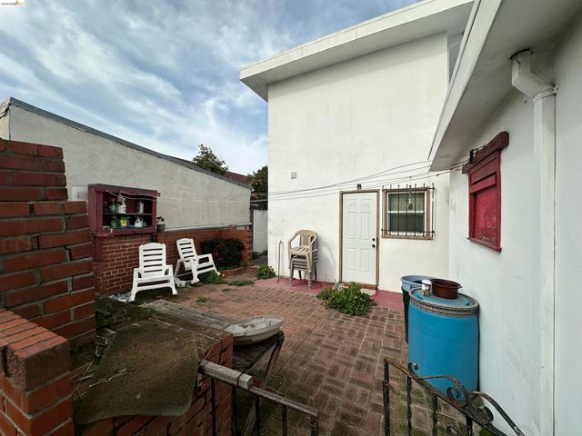 2050 102Nd Ave, Oakland, CA 94603