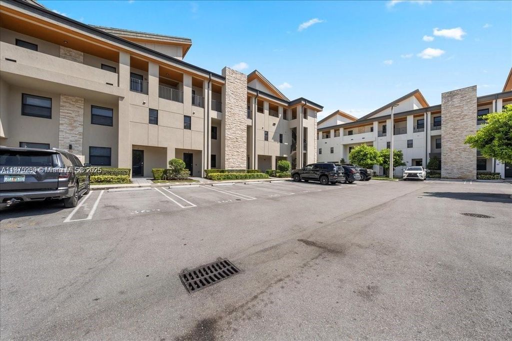 10413 NW 82nd St 9, Doral, FL 33178