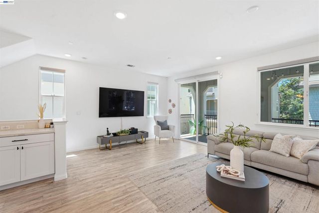 24107 Amaranth Loop, Hayward, CA 94541