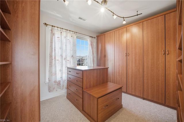 5 Beaver Castle CT, Hampton, VA 23666