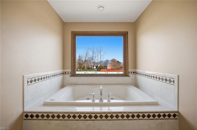 5 Beaver Castle CT, Hampton, VA 23666