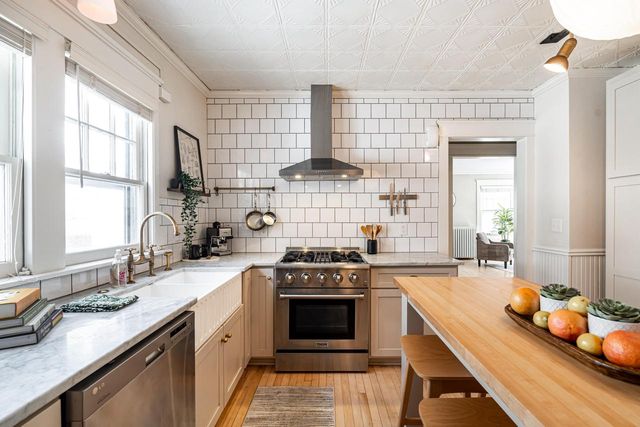 2965 N Downer AVENUE, Milwaukee, WI 53211