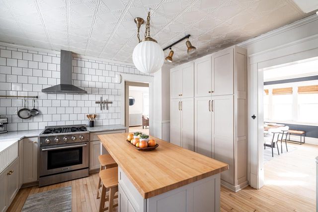 2965 N Downer AVENUE, Milwaukee, WI 53211