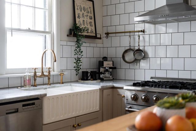 2965 N Downer AVENUE, Milwaukee, WI 53211