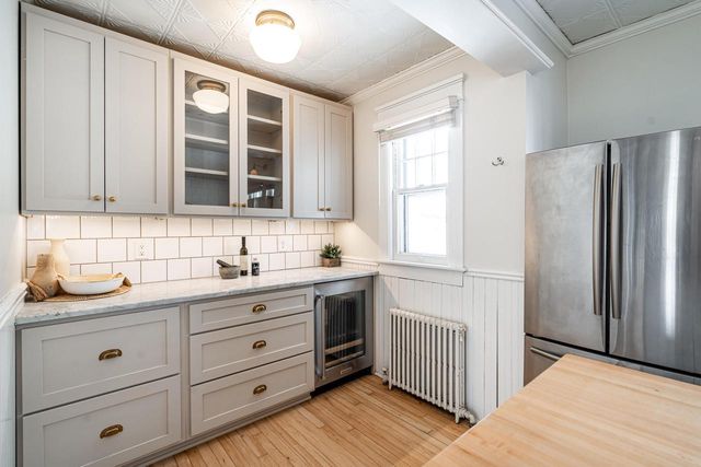 2965 N Downer AVENUE, Milwaukee, WI 53211