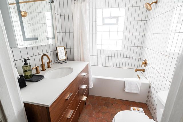 2965 N Downer AVENUE, Milwaukee, WI 53211