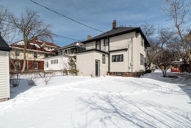 2965 N Downer AVENUE, Milwaukee, WI 53211