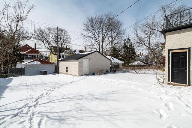 2965 N Downer AVENUE, Milwaukee, WI 53211