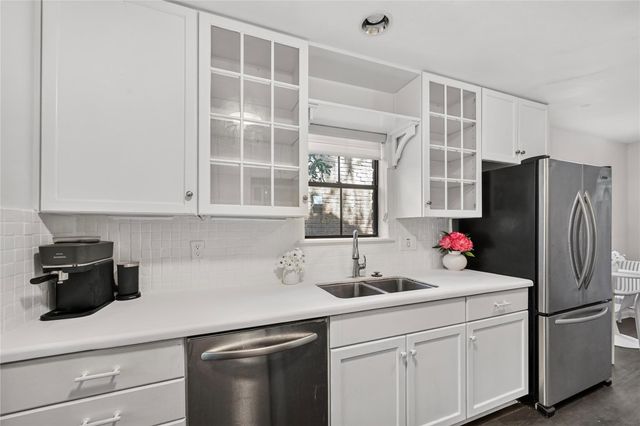 9400 Doliver Drive 16, Houston, TX 77063