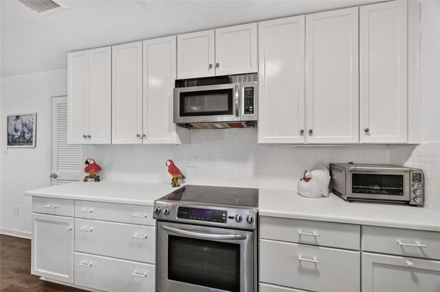 9400 Doliver Drive 16, Houston, TX 77063