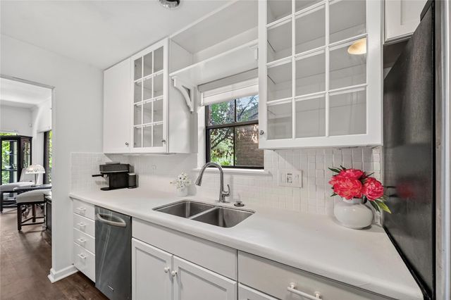 9400 Doliver Drive 16, Houston, TX 77063