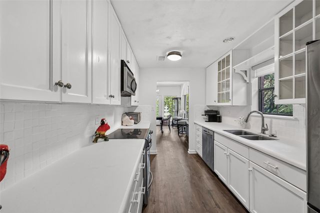 9400 Doliver Drive 16, Houston, TX 77063