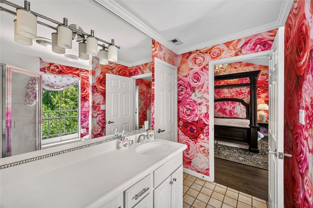 9400 Doliver Drive 16, Houston, TX 77063