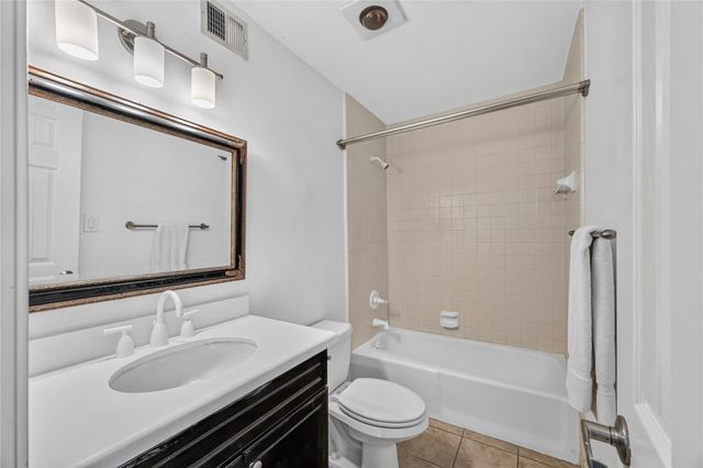 9400 Doliver Drive 16, Houston, TX 77063