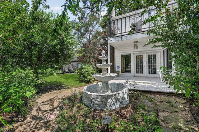9400 Doliver Drive 16, Houston, TX 77063