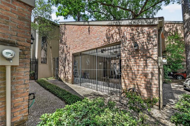 9400 Doliver Drive 16, Houston, TX 77063