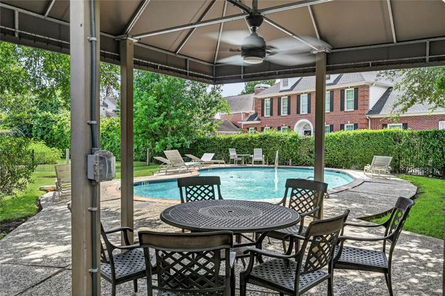 9400 Doliver Drive 16, Houston, TX 77063