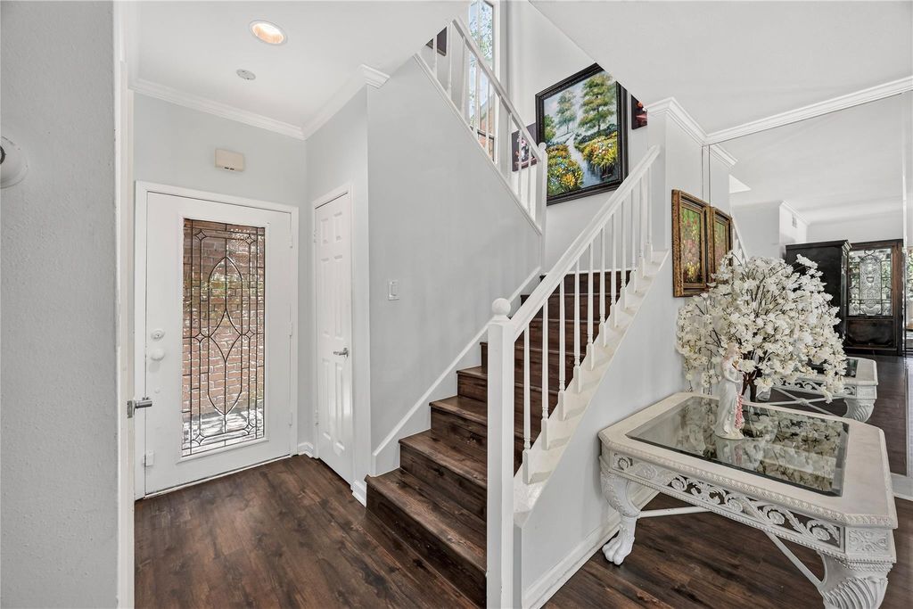 9400 Doliver Drive 16, Houston, TX 77063