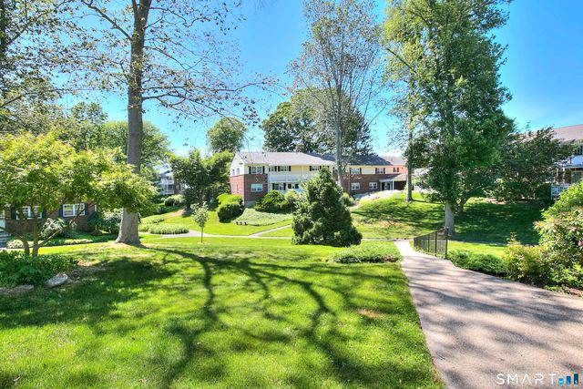 245 Unquowa Road 126, Fairfield, CT 06824