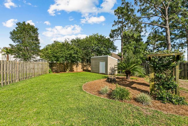 2201 Wedgewood Court, Navarre, FL 32566