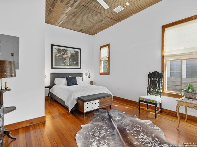 211 Devine Street, San Antonio, TX 78210