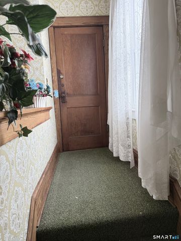 72 Brainard Street, New London, CT 06320