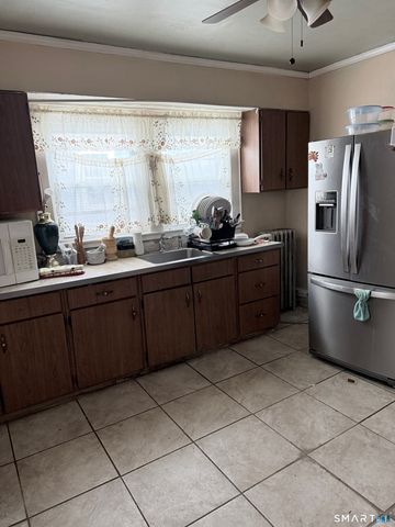 72 Brainard Street, New London, CT 06320