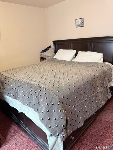 72 Brainard Street, New London, CT 06320