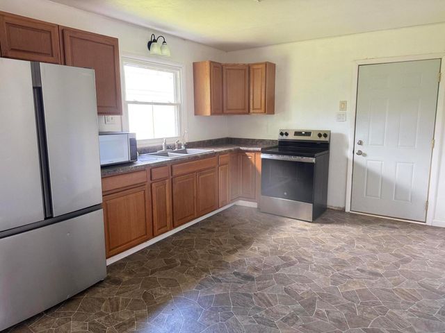 30396 Peavine Street, Dowagiac, MI 49047
